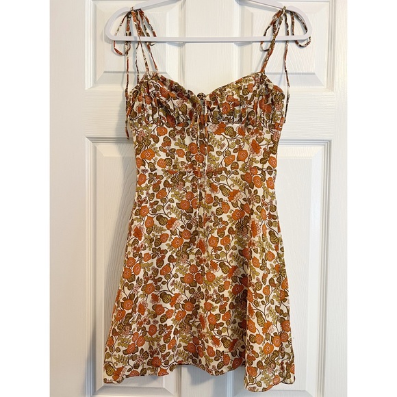 Réalisation Par Devon Dress in 70s Floral - Picture 5 of 9